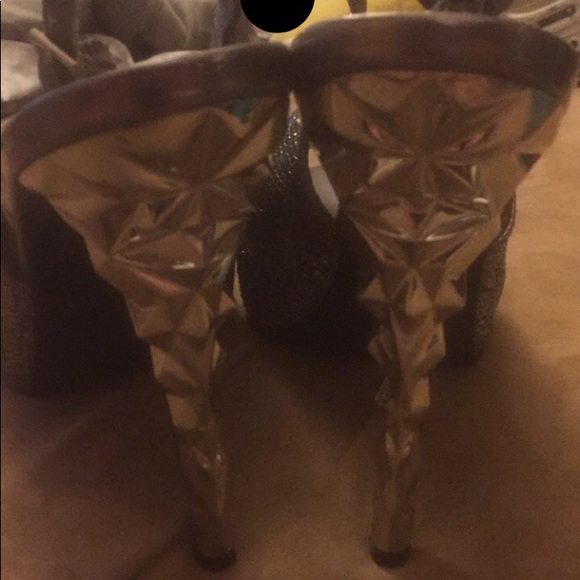 High Heels - Picture 2 of 4